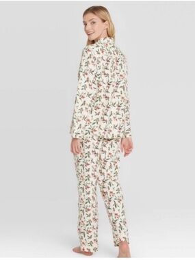 STARS ABOVE HOLLY FLANNEL PAJAMAS - WHITE VARIOUS SIZES (NEW WITH TAGS) A26